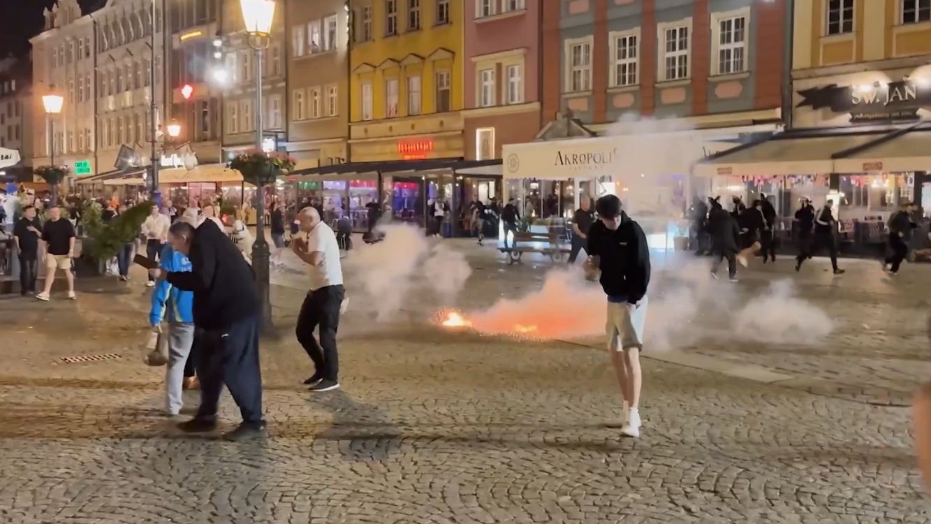 Intervenirala policija: Sukobili se navijači Betisa i Chelseaja uoči finala UEFA Konferencijske lige