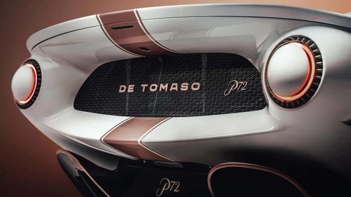 Nakon više neželjenih pauza uzrokovanih finansijskim brodolomima legendarna italijanska automobilska kompanija De Tomaso vratila se sa izuzetnim sportskim dvosjedom P72