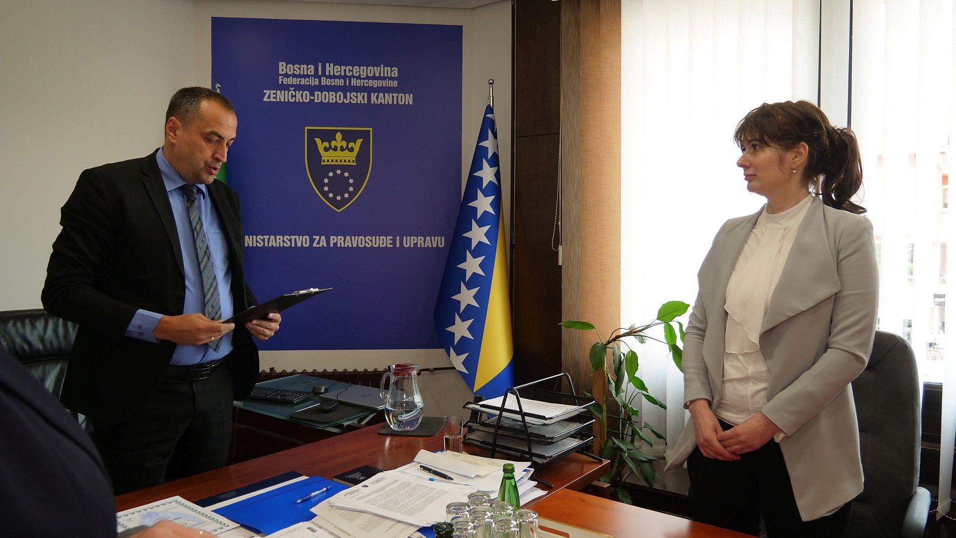 Ministar je objasnio da konkurs nije okončan za još dvije pozicije te da će u junu ponovo raspisati konkurs za nepopunjene pozicije po općinama i gradovima na području ZDK-a