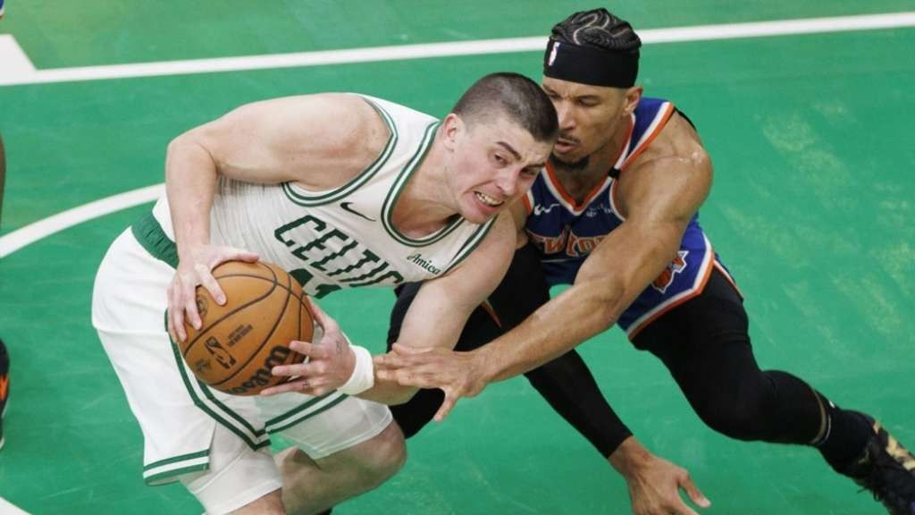 Boston je ključnu prednost stekao u trećoj četvrtini, koju su dobili 32:17 nakon izjednačenog prvog poluvremena (59:59).