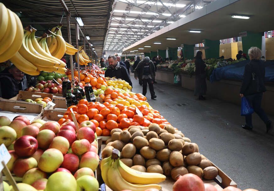Ni pijaca više nije za običnog čovjeka: Grožđe skuplje od plate, a bijeli luk od mesa