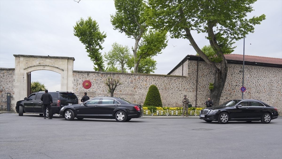 Počeo prvi trilateralni sastanak u Istanbulu: Za stolom SAD, Ukrajina i Turska