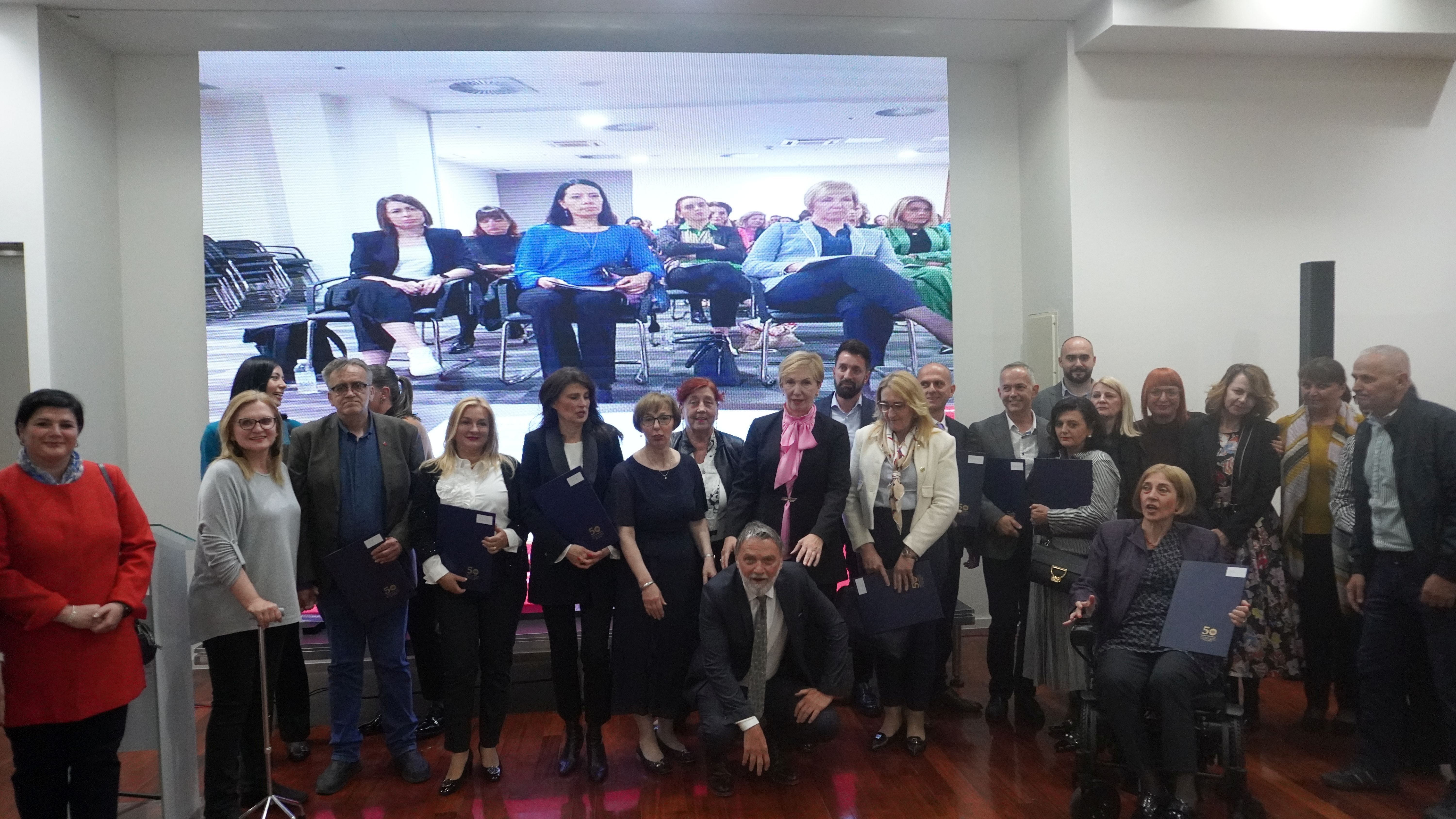 Događaj je bio prilika za razmjenu iskustava, međusobnu podršku i informisanje o najnovijim terapijama i saznanjima o multiploj sklerozi