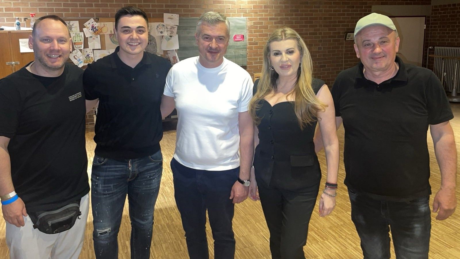 Tokom folklornog dijela večeri pored domaćina i njihovih folklornih sekcija, igrama iz BiH, ali i igrama iz regiona predstavile su se i folklorone sekcije
