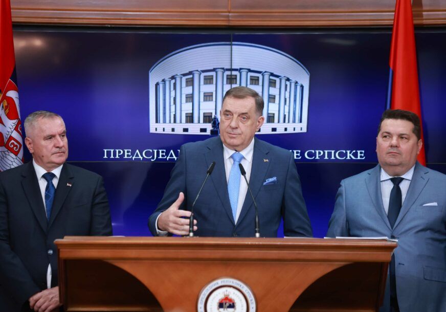 Dodik se otvoreno ruga zapadnim prijetnjama, negira državne institucije i glorifikuje entitetsku samostalnost, sve uz neizbježnu podršku Rusije