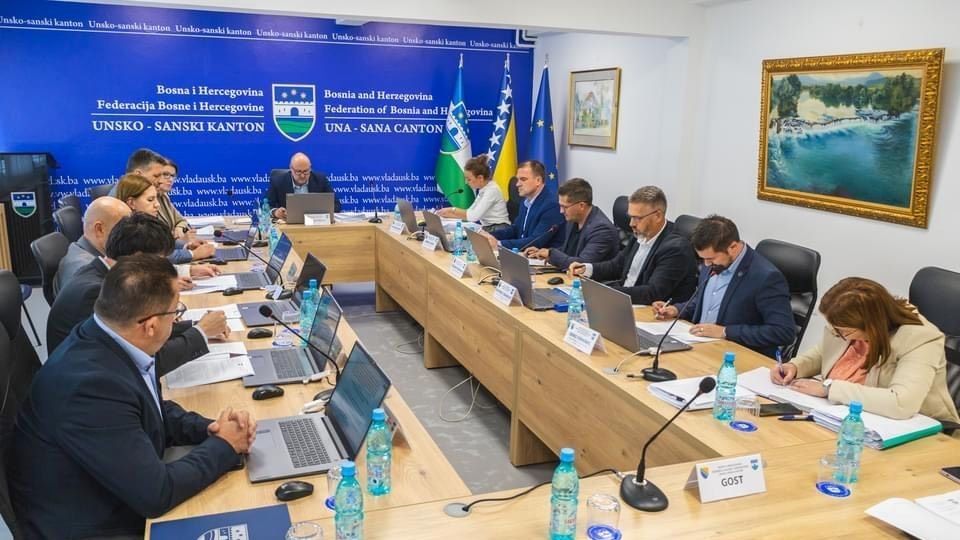 Nadam se da se to neće desiti kao što se nije desilo 1992. godine kada smo našom  hrabrošću odlučili da sami budemo krojači naše sudbine 