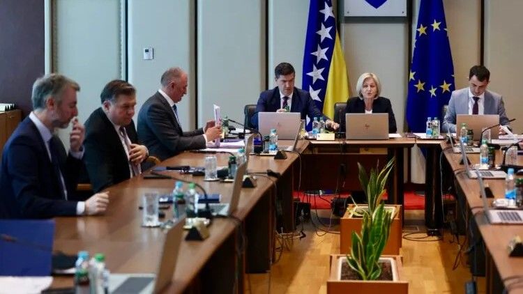 Sporna je stavka u iznosu od 200 miliona KM, planirana da se povuče iz profita Centralne banke BiH za isplatu duga slovenačkom "Viaductu" po arbitražnoj presudi.
