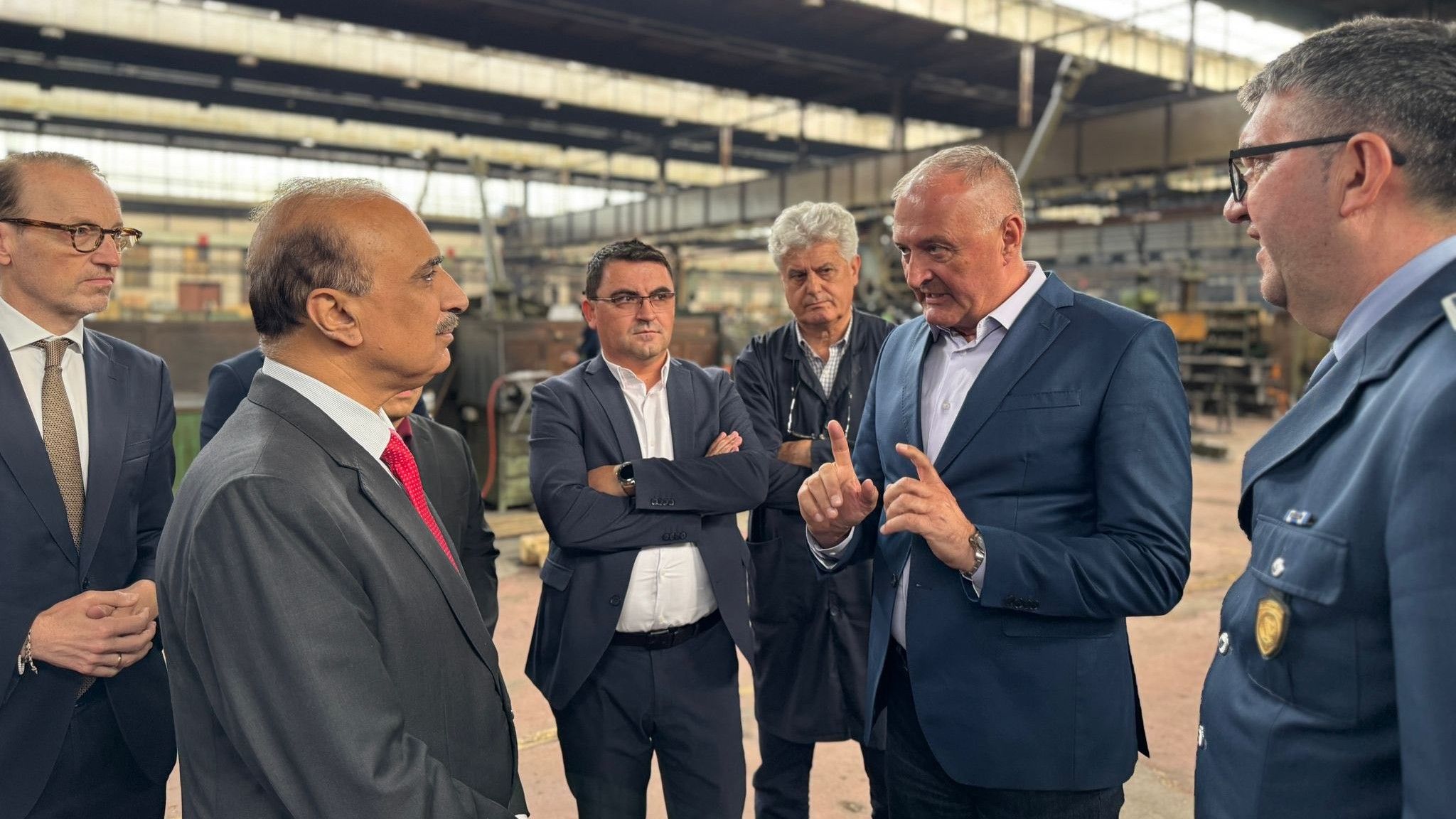 Helez sa ambasadorima u posjeti namjenskoj industriji: Sigurno će ova posjeta donijeti nove ugovore