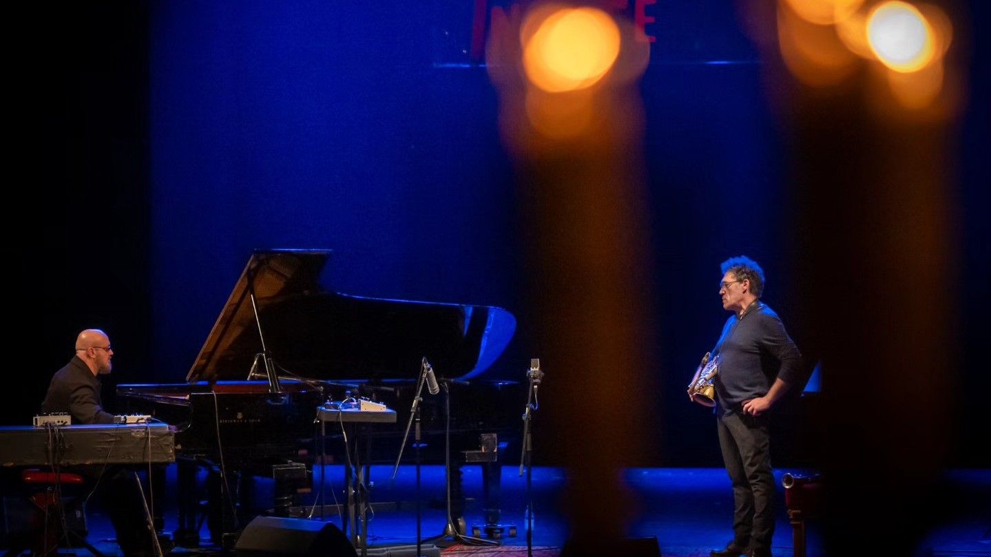 Večer jazza u Sarajevu: Zulfikarpašić i Lourau oduševili publiku u Narodnom pozorištu