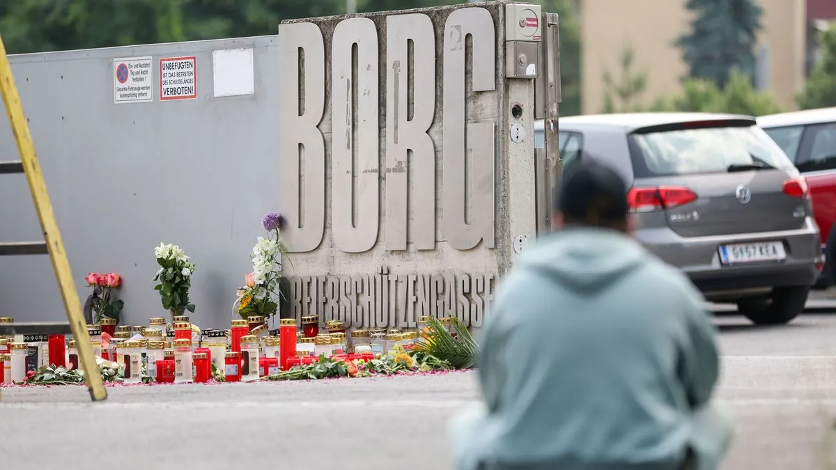 Napadač, 21-godišnji Austrijanac Artur A., većinu žrtava ubio je na trećem spratu škole, dok je jednu osobu usmrtio izvan zgrade.