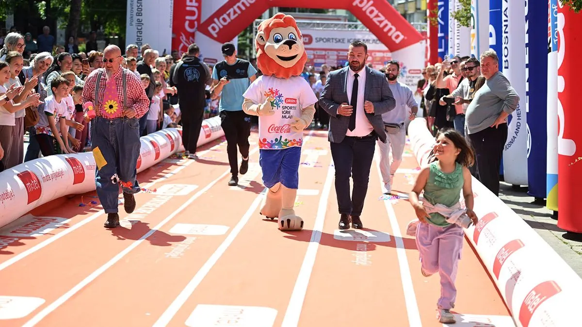 function r(){if(it(n),n.value===Hm){let o=null;throw new D(-950,o)}return n.value}