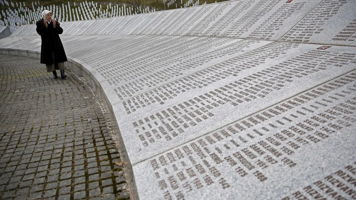 Komšić: Genocid u Srebrenici ostaje otvorena rana u dušama ljudi, žrtve neće biti zaboravljene