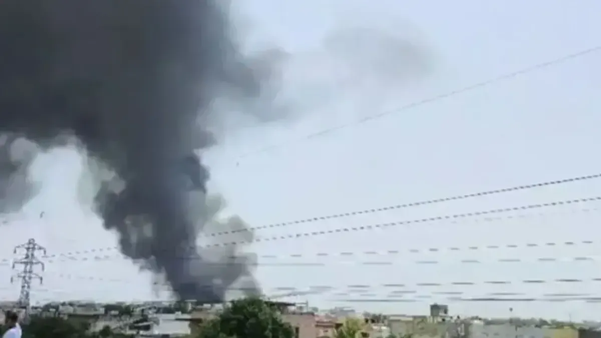 Gusti oblaci dima uzdizali su se s mjesta nesreće i vidjeli su se s velike udaljenosti 