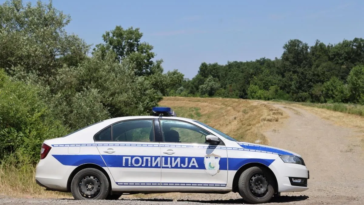 Dio tijela koji pripada muškoj osobi pronašli su mladić i djevojka koji su bili na motoru