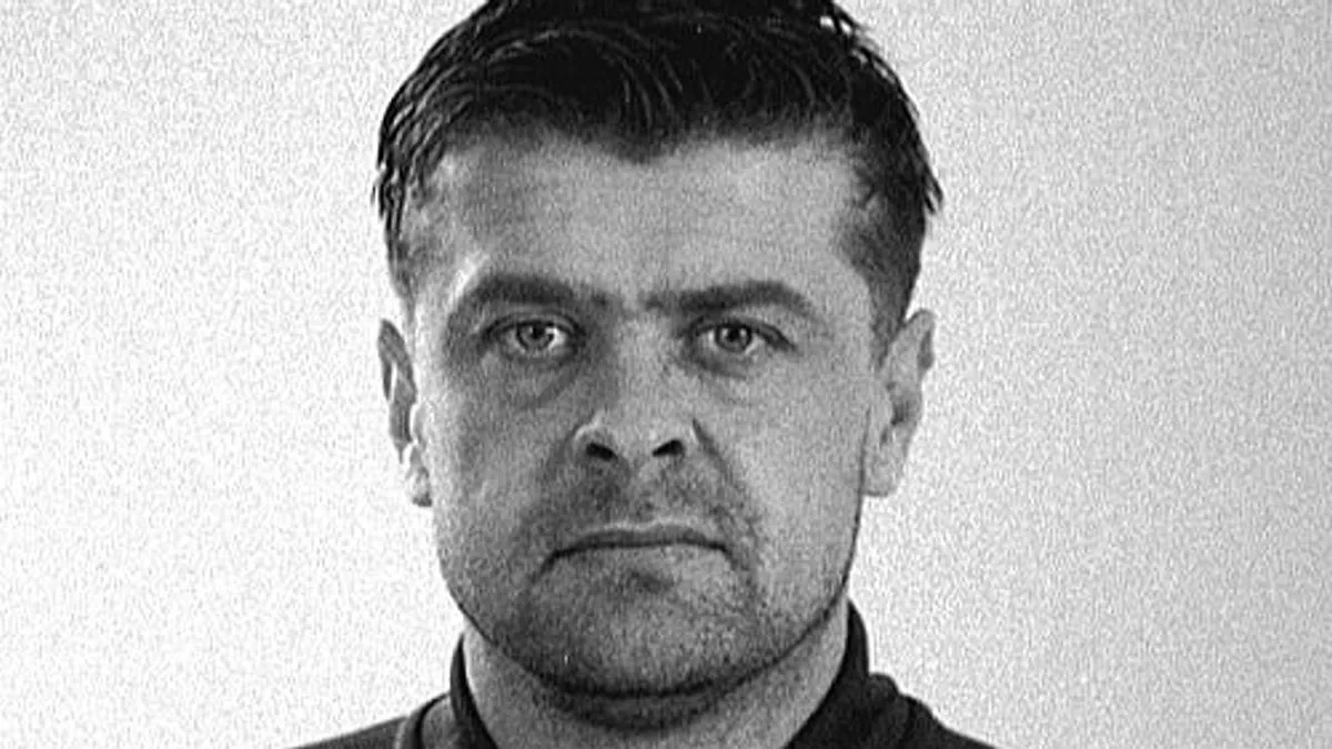 Mulahasanović je imao 45 godina, a iza njega su ostali supruga, sin, kćerka, otac, majka, brat sestra, te mnogobrojna robina, komšije i prijatelji.