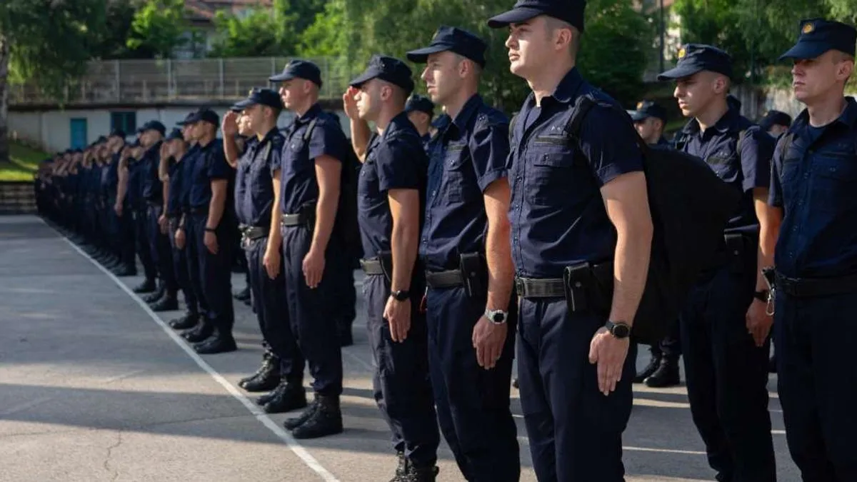 function r(){if(it(n),n.value===Hm){let o=null;throw new D(-950,o)}return n.value}