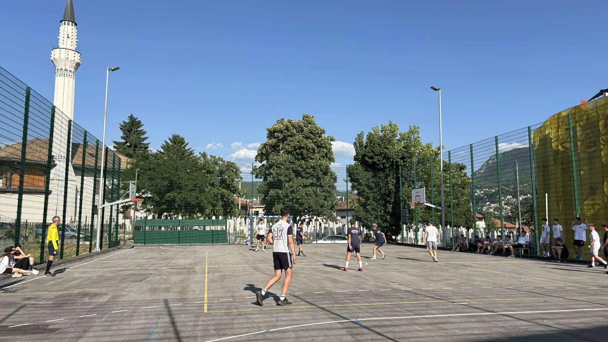 Turnir koji svoje početke bilježi u ratnom Sarajevu i koji se igrao pod kišom granata, živi i više od 3 decenije poslije. 