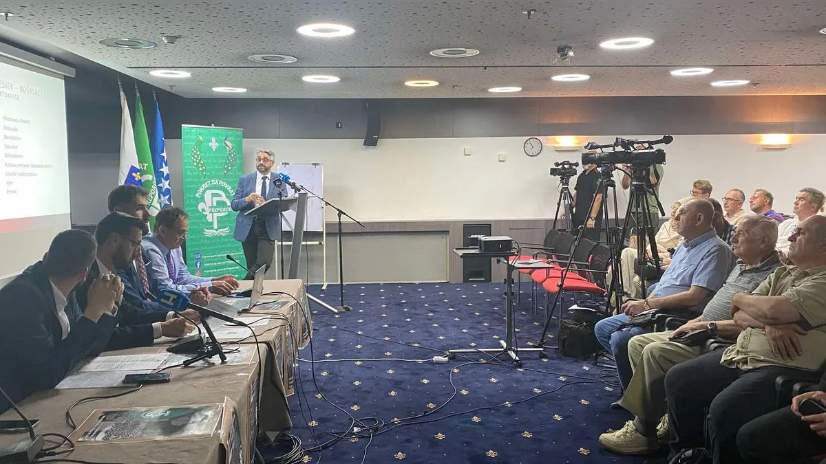 Od devedesetih godina Kulturna zajednica Bošnjaka Preporod je djelovala na način da objedini intelektualce iz različitih sfera
