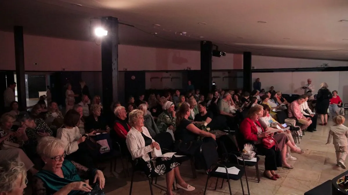 U prepunoj galeriji Bosanskog kulturnog centra, sinoć u 19:00 sati otvoren je peti Festival umjetnosti "Mimika" 