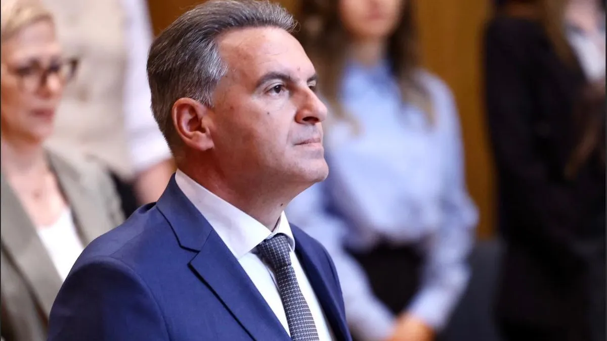 Ukoliko ministar Forto i njegovo ministarstvo ne preduzmu konkretne mjere, navodi Smajić, to će značiti da svjesno učestvuju u daljoj dezintegraciji državnih nadležnosti...
