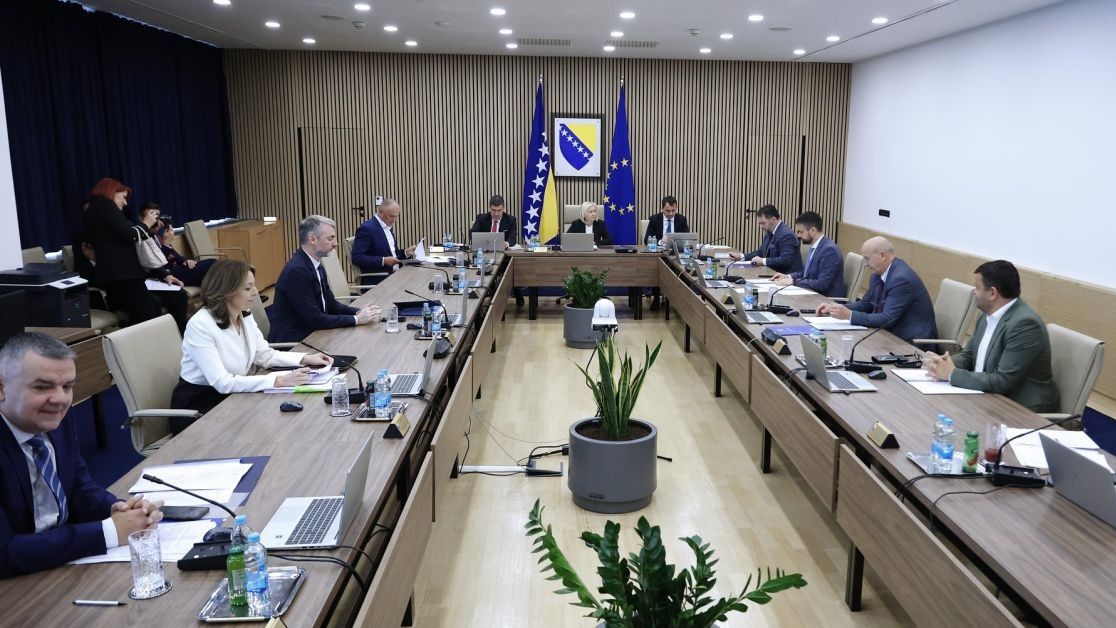 Također, danas je Istekao rok za isplatu duga Viaductu u iznosu od 110 miliona maraka bez kamata