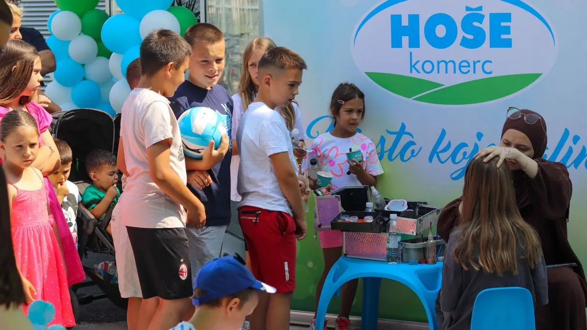 U proizvodnom segmentu poslovanja Hoše komerc je razvio linije proizvoda pod brendovima Bony i Merka, a tvornica slastica je jedna od najsavremenijih u regiji.