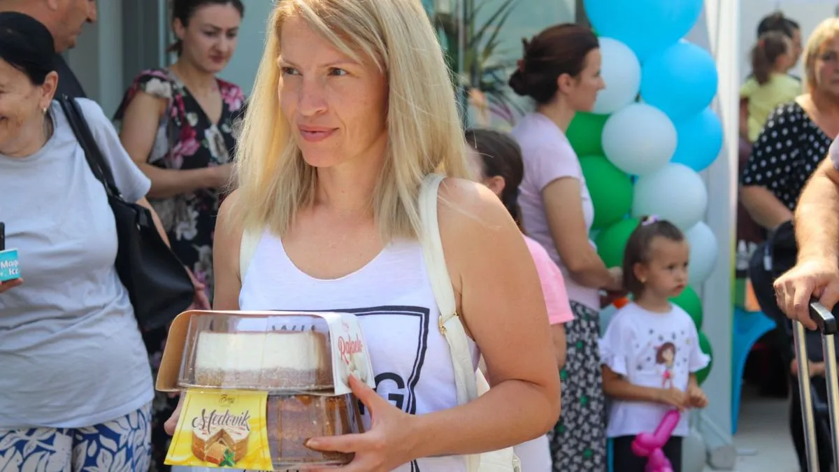 U proizvodnom segmentu poslovanja Hoše komerc je razvio linije proizvoda pod brendovima Bony i Merka, a tvornica slastica je jedna od najsavremenijih u regiji.