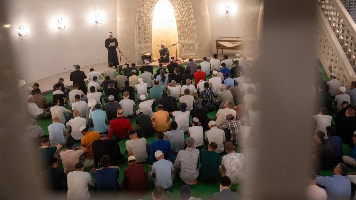 Vjernici su bajram-namaz klanjali i Kurban bajram dočekali u džamijama u BiH, Srbiji, Crnoj Gori, Hrvatskoj, Kosovu, Sjevernoj Makedoniji i Albaniji.
