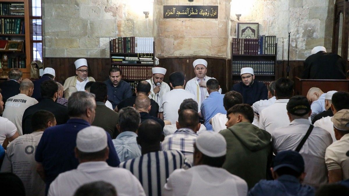 Vjernici su bajram-namaz klanjali i Kurban bajram dočekali u džamijama u BiH, Srbiji, Crnoj Gori, Hrvatskoj, Kosovu, Sjevernoj Makedoniji i Albaniji.