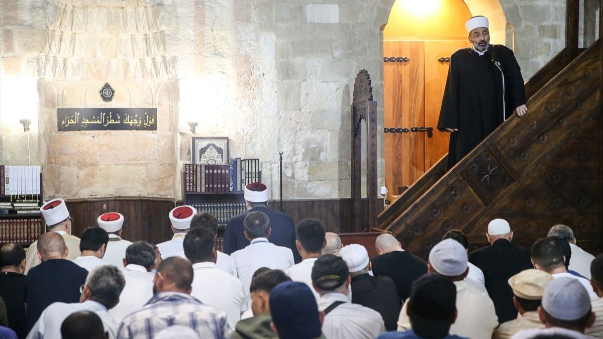 Vjernici su bajram-namaz klanjali i Kurban bajram dočekali u džamijama u BiH, Srbiji, Crnoj Gori, Hrvatskoj, Kosovu, Sjevernoj Makedoniji i Albaniji.