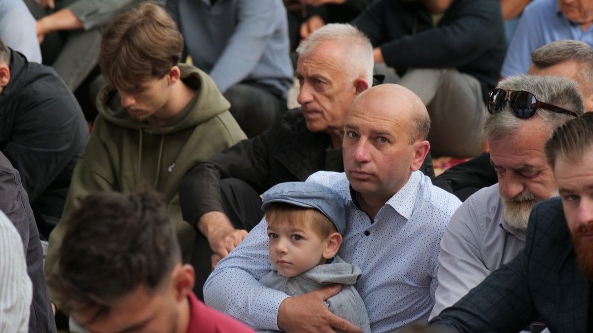 Vjernici su bajram-namaz klanjali i Kurban bajram dočekali u džamijama u BiH, Srbiji, Crnoj Gori, Hrvatskoj, Kosovu, Sjevernoj Makedoniji i Albaniji.