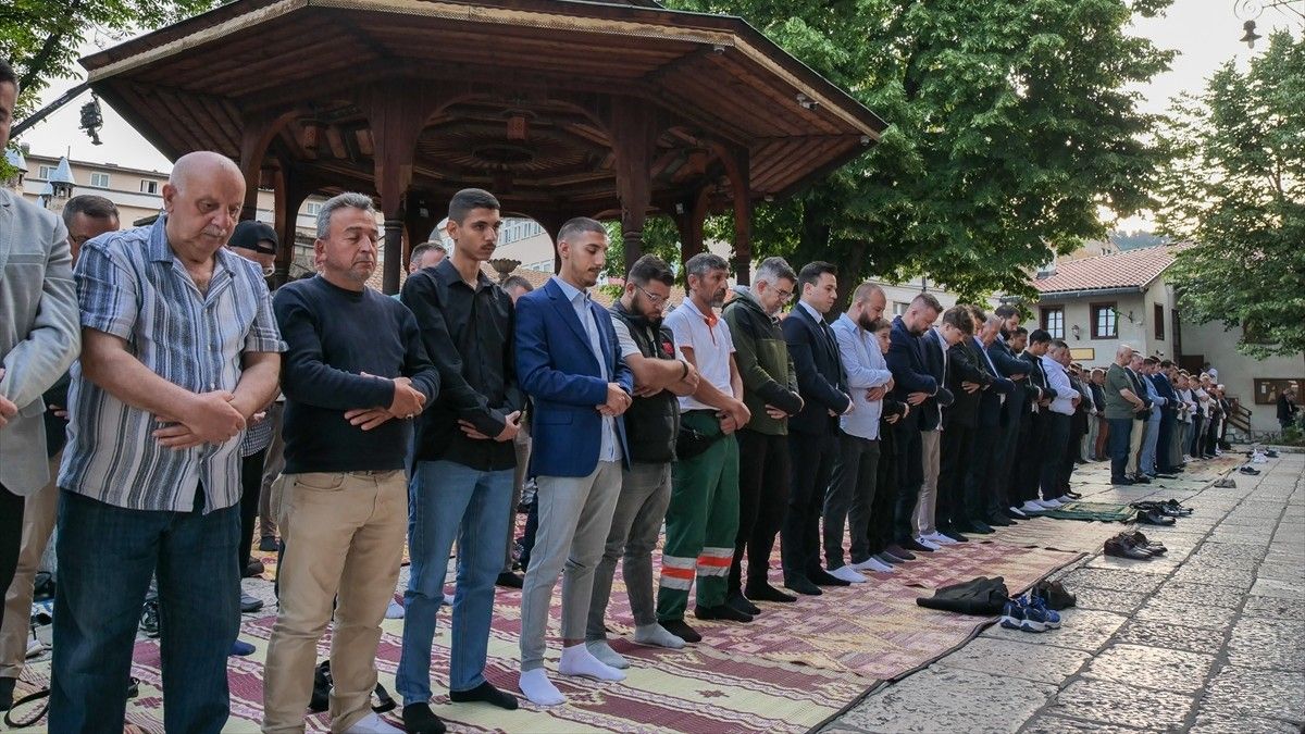 Vjernici su bajram-namaz klanjali i Kurban bajram dočekali u džamijama u BiH, Srbiji, Crnoj Gori, Hrvatskoj, Kosovu, Sjevernoj Makedoniji i Albaniji.