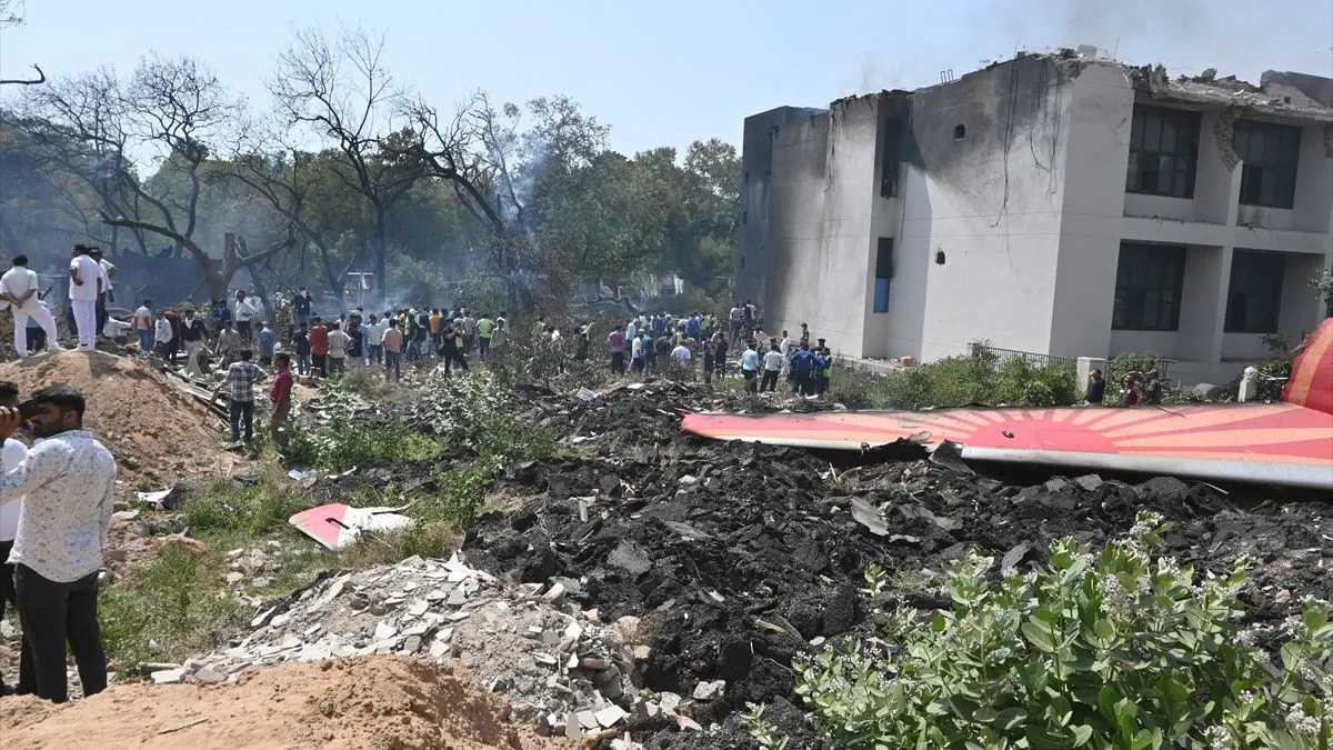 Ramesh je rekao da je čuo "glasan zvuk" oko 30 sekundi nakon polijetanja prije nego što se avion srušio.