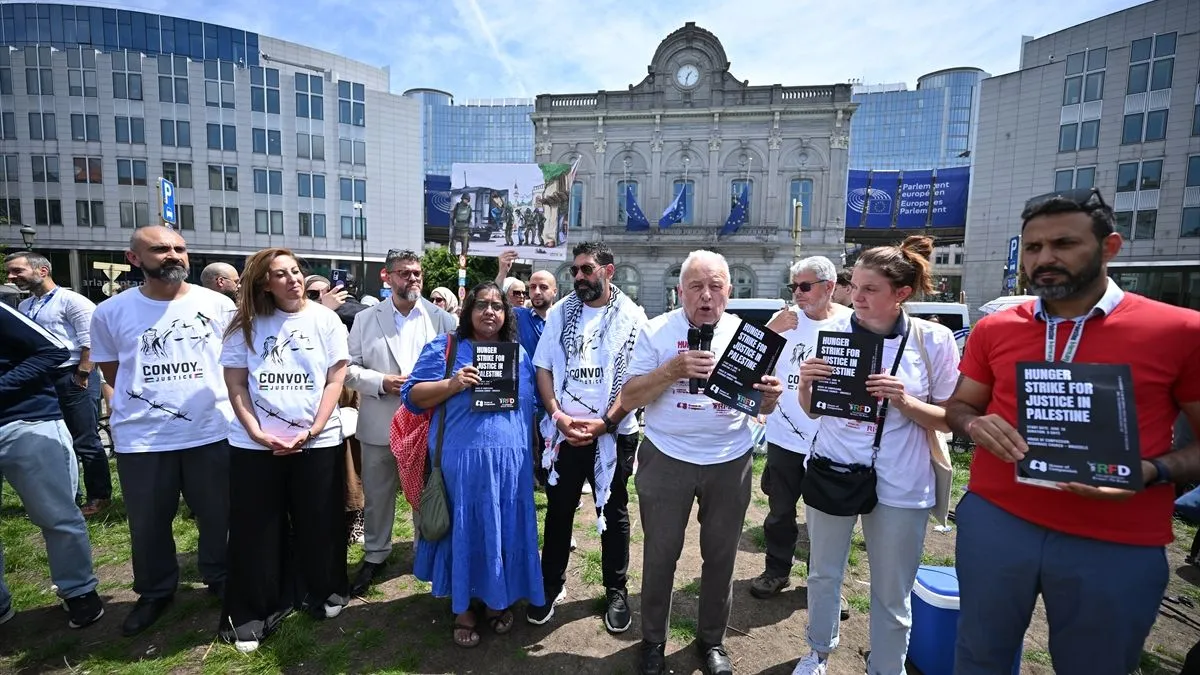 Trgom su odjekivali povici: "Zaustavite genocid", "Okončajte izraelsku okupaciju", "Ukinite nekažnjivost", "Procesuirajte nasilne doseljenike" i "Uvedite sankcije Izraelu".