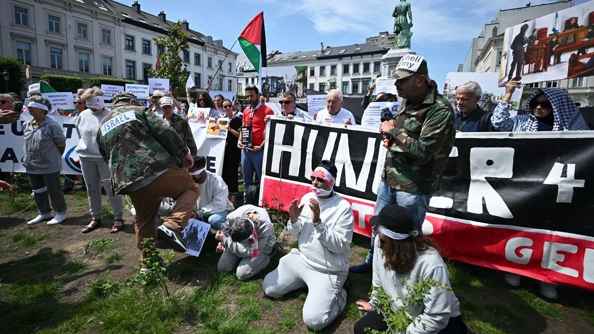 Trgom su odjekivali povici: "Zaustavite genocid", "Okončajte izraelsku okupaciju", "Ukinite nekažnjivost", "Procesuirajte nasilne doseljenike" i "Uvedite sankcije Izraelu".