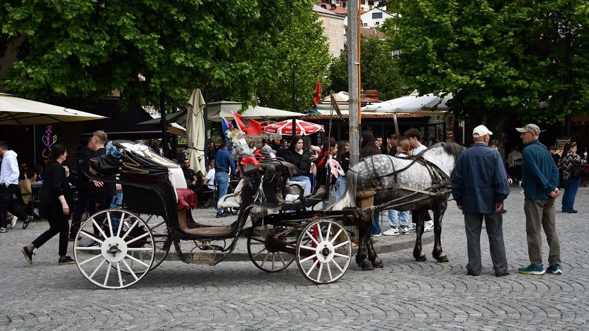 Osim arhitektonskog naslijeđa, Prizren je poznat i po bogatoj gastronomskoj ponudi, koja spaja ukuse Balkana i Orijenta.