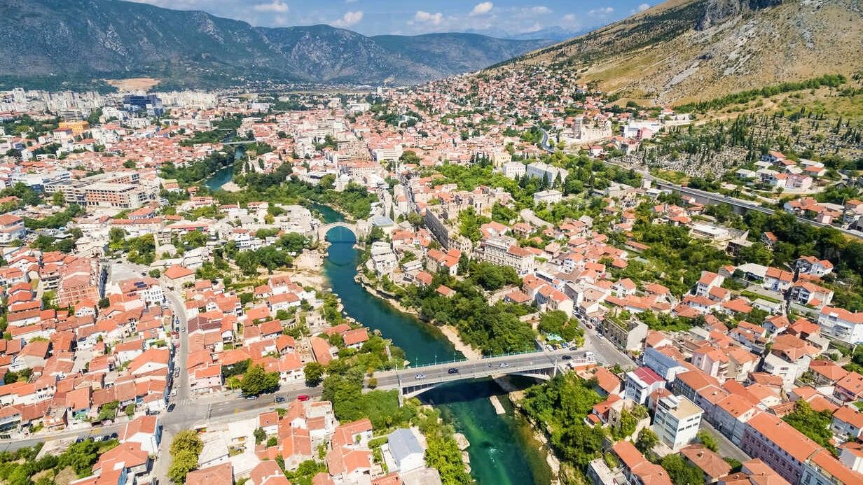 function r(){if(it(n),n.value===Hm){let o=null;throw new D(-950,o)}return n.value}