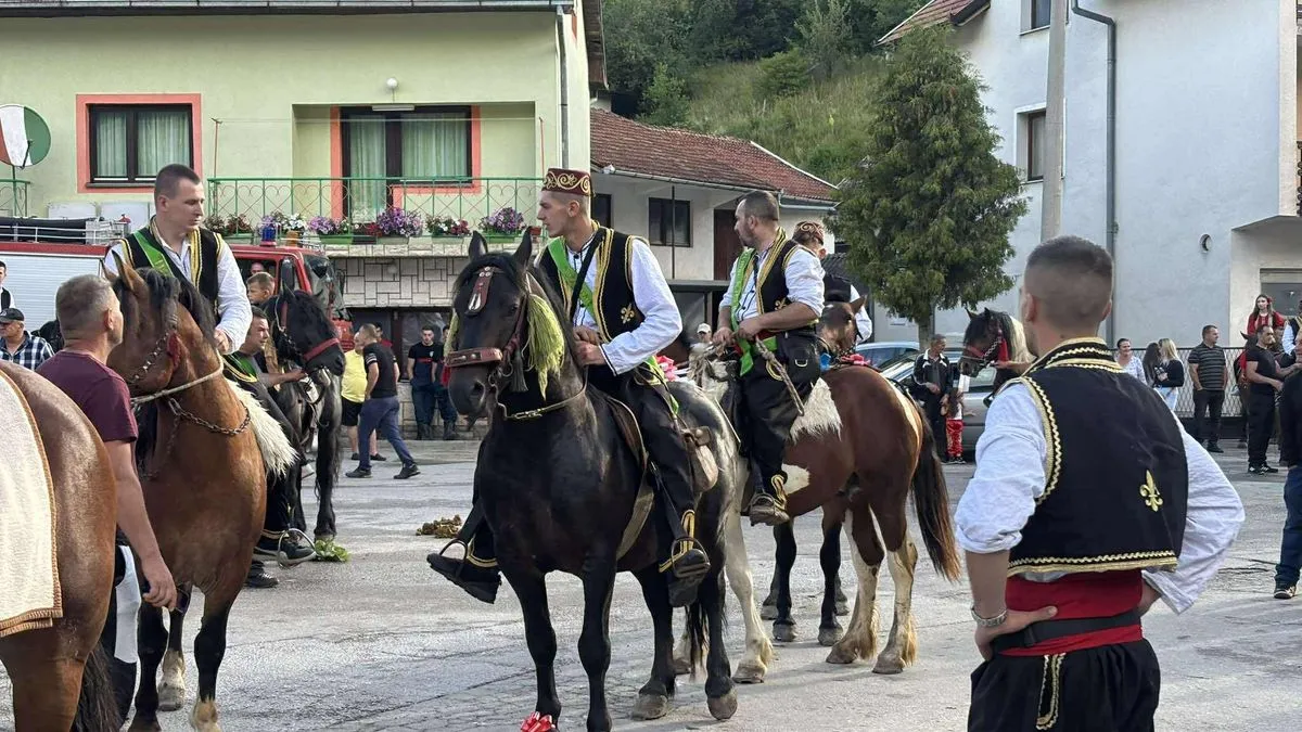 Ajvatovica je najveće dovište muslimana u Evropi i jedno od najstarijih u Bosni i Hercegovini.