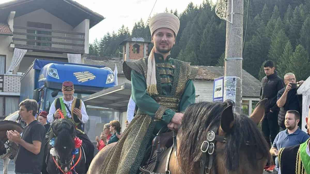 Ajvatovica je najveće dovište muslimana u Evropi i jedno od najstarijih u Bosni i Hercegovini.