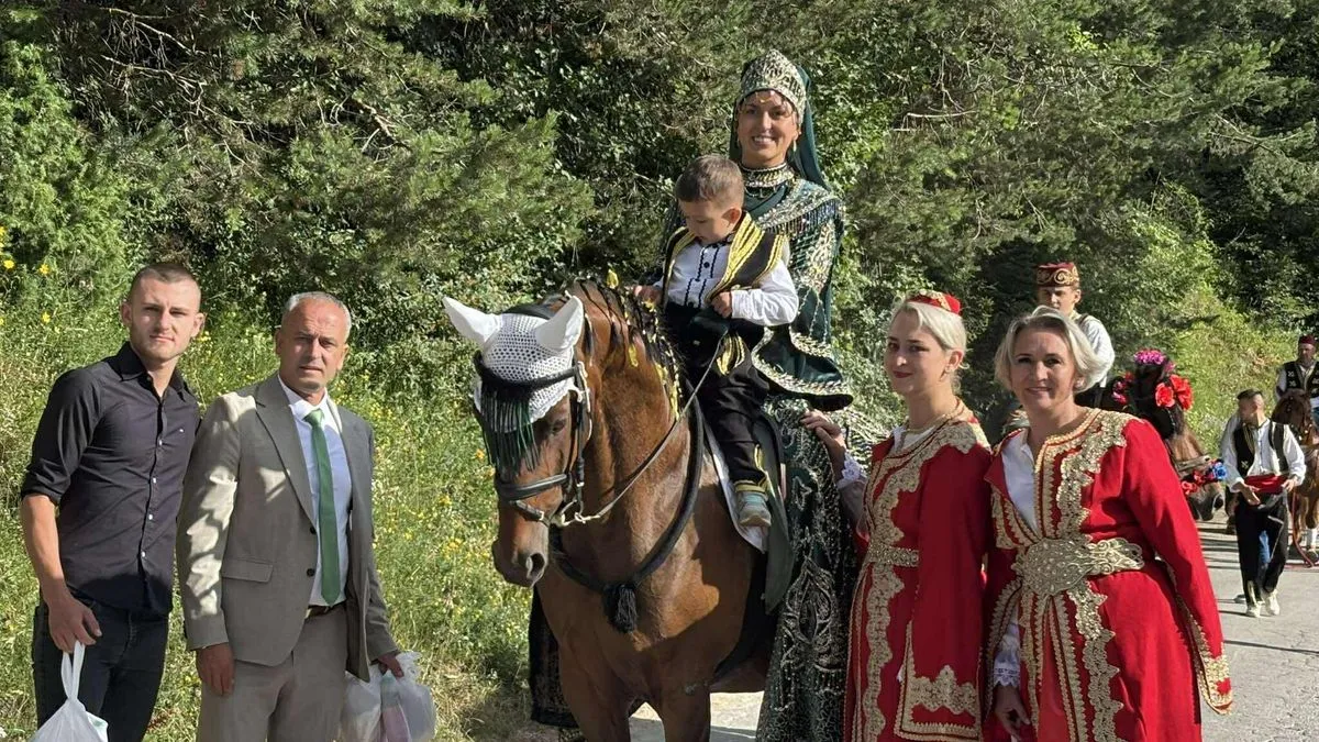 Ajvatovica je najveće dovište muslimana u Evropi i jedno od najstarijih u Bosni i Hercegovini.