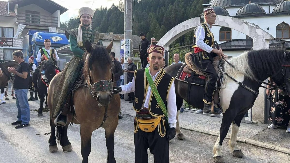 Ajvatovica je najveće dovište muslimana u Evropi i jedno od najstarijih u Bosni i Hercegovini.