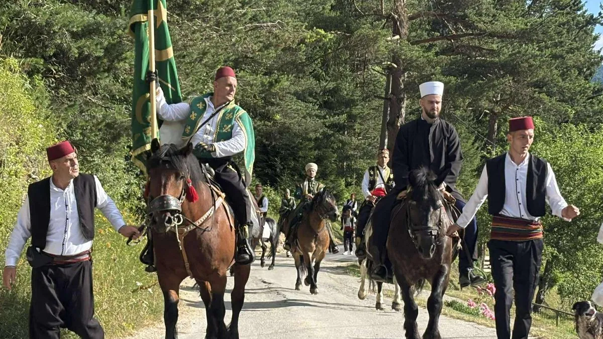 Ajvatovica je najveće dovište muslimana u Evropi i jedno od najstarijih u Bosni i Hercegovini.
