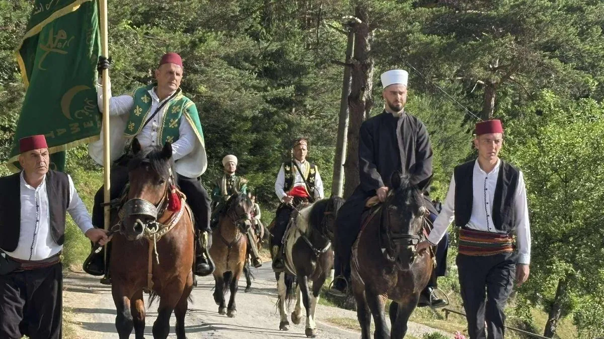 Ajvatovica je najveće dovište muslimana u Evropi i jedno od najstarijih u Bosni i Hercegovini.
