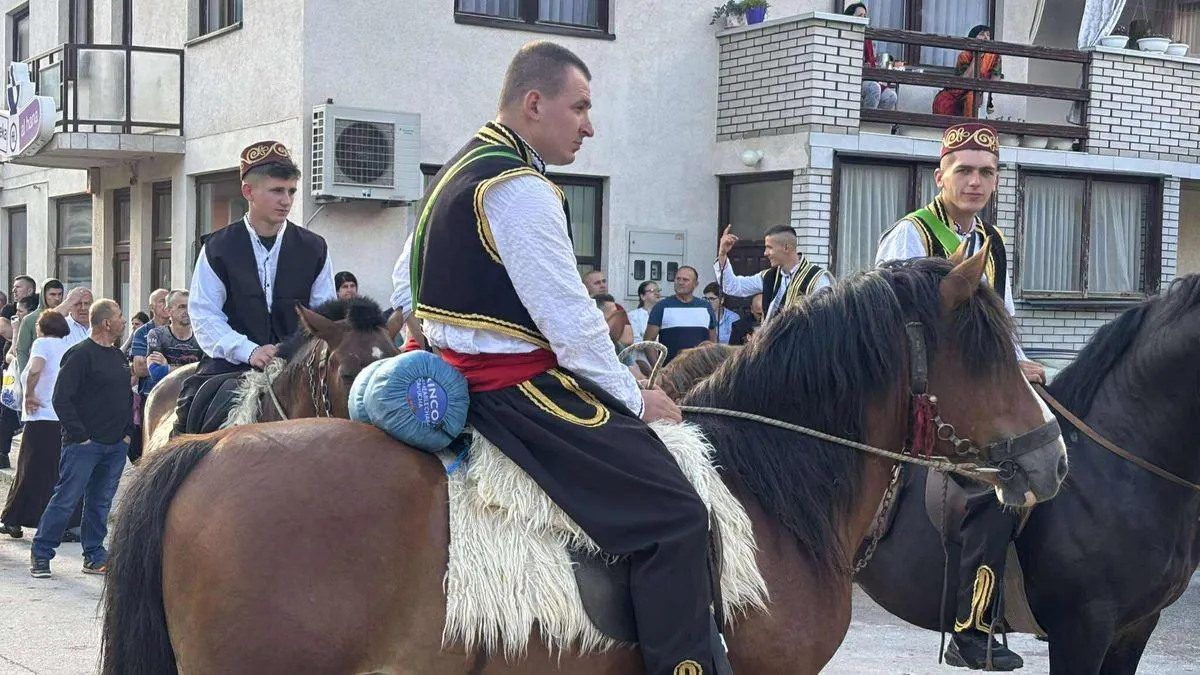 Ajvatovica je najveće dovište muslimana u Evropi i jedno od najstarijih u Bosni i Hercegovini.