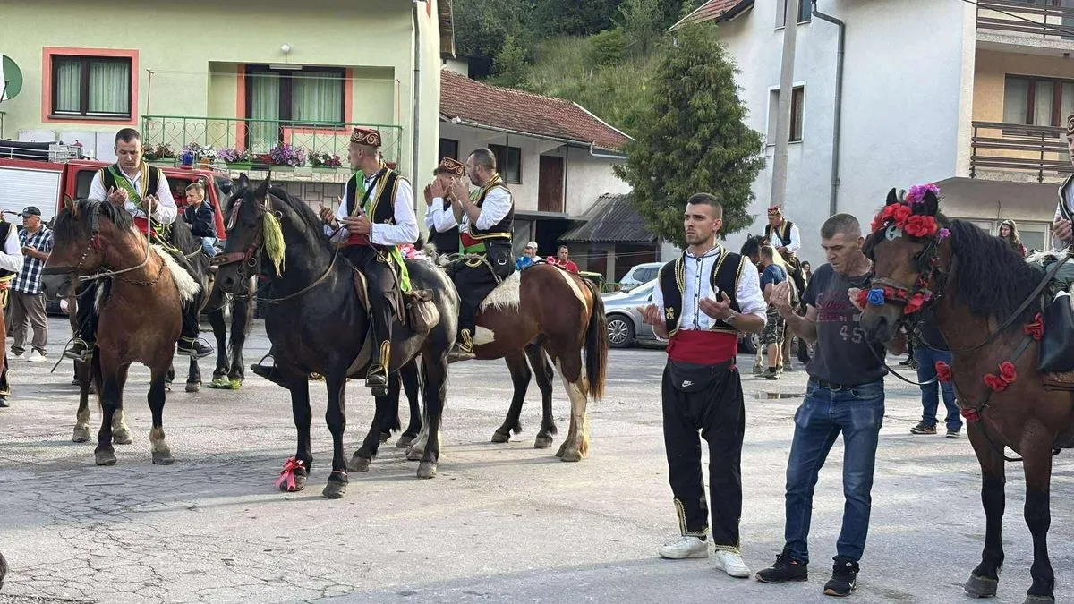 Ajvatovica je najveće dovište muslimana u Evropi i jedno od najstarijih u Bosni i Hercegovini.