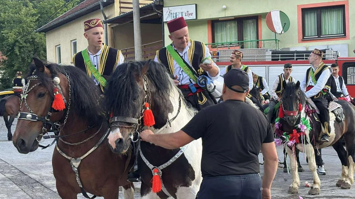 Ajvatovica je najveće dovište muslimana u Evropi i jedno od najstarijih u Bosni i Hercegovini.