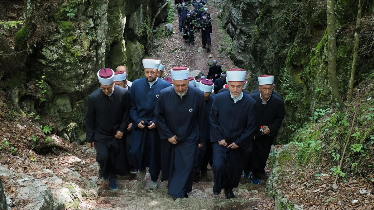Kavazović: Muslimani moraju izvući pouku iz genocida nad Bošnjacima, Rohinnjama i Palestincima