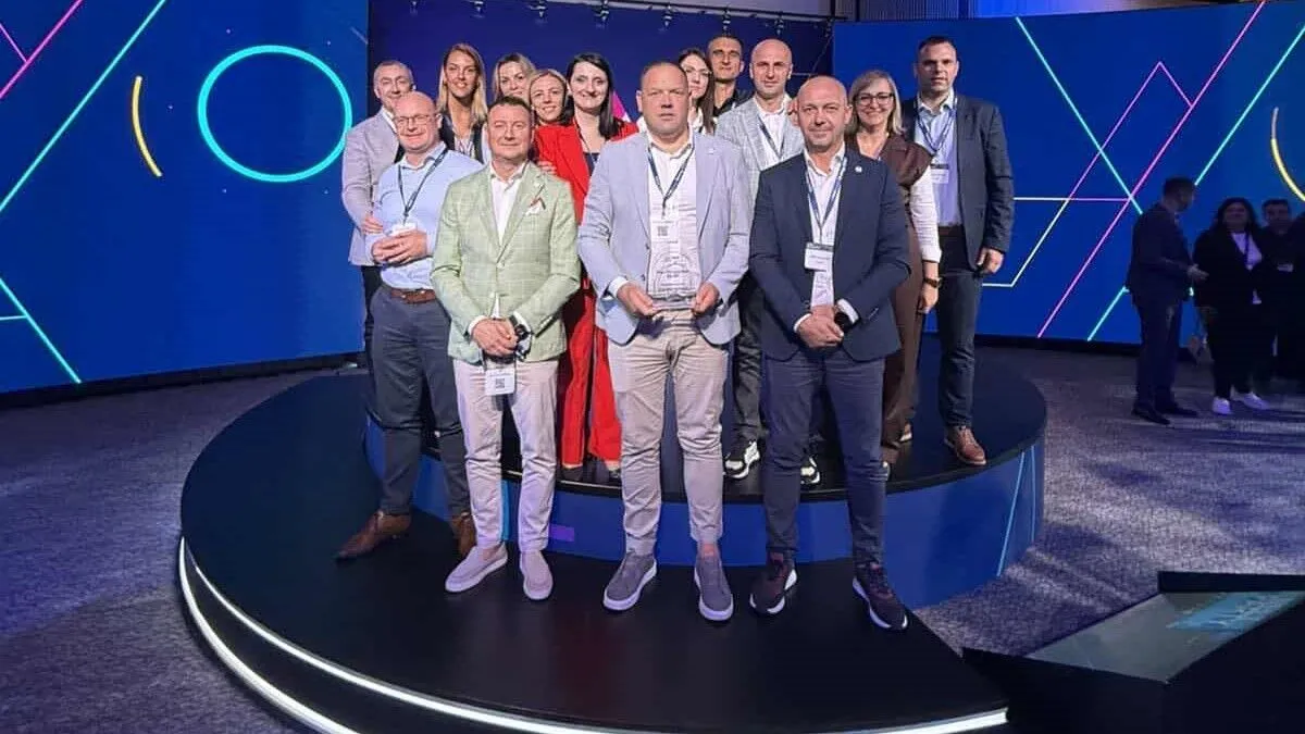 „Ascend 2030“ je novo poglavlje u poslovanju Nelt Grupe i simbolizuje ambiciju kompanije da se uzdigne na još viši nivo efikasnog, odgovornog i održivog poslovanja 
