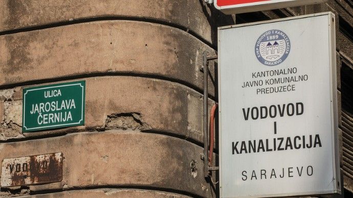 function r(){if(it(n),n.value===Hm){let o=null;throw new D(-950,o)}return n.value}