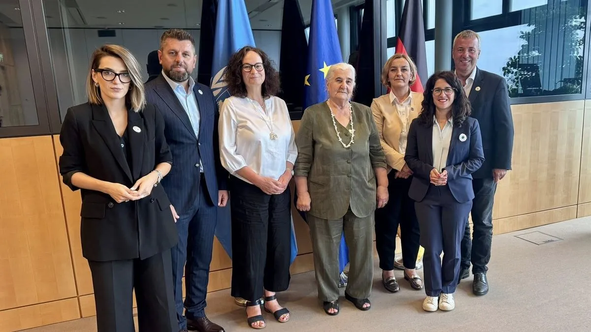 U središtu razgovora bile su teme suočavanja s prošlošću, borbe protiv negiranja genocida, te značaj institucionalne podrške žrtvama